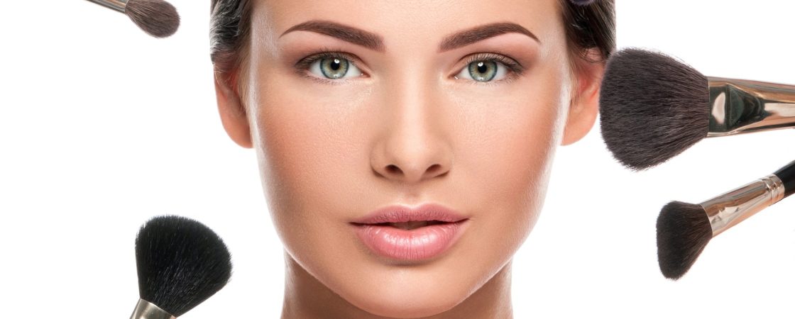 Voici des conseils pour un nettoyage efficace et approprié de vos pinceaux de maquillage