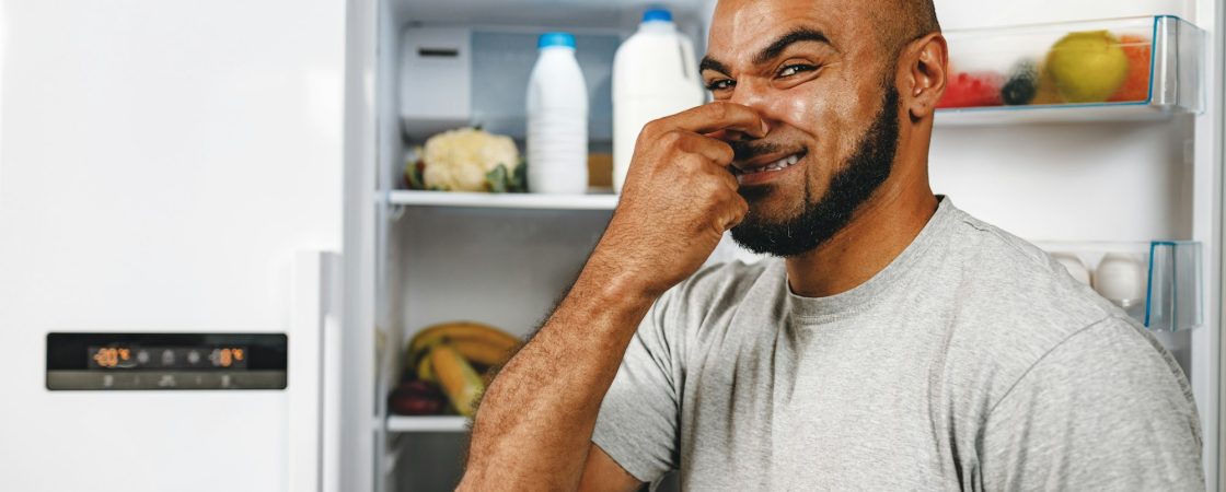 Fini les odeurs de frigo grâce au bicarbonate de soude